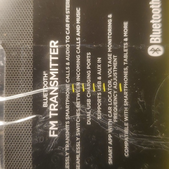 AUTO Drive  BLUETOOTH FM TRANSMITTER - Picture 4 of 6